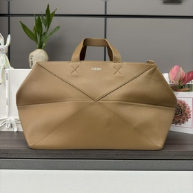 Loewe 新款 亮面牛皮革 puzzle fold duffle 手袋 結合