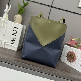 Loewe 新款 小號拼色 亮面牛皮革 Puzzle Fold Tote采用标