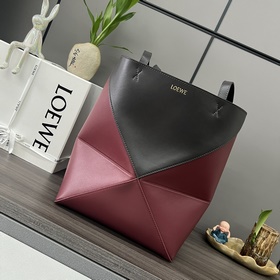 Loewe 新款 小號拼色 亮面牛皮革 Puzzle Fold Tote采用标