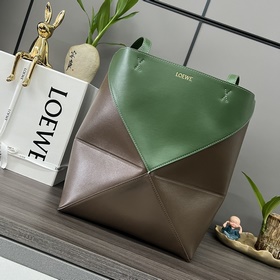 Loewe 新款 小號拼色 亮面牛皮革 Puzzle Fold Tote采用标