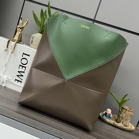 Loewe 新款 大號拼色 亮面牛皮革 Puzzle Fold 手袋從品牌經典