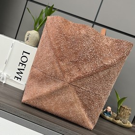 Loewe 新款 大號絨面Puzzle Fold 手袋從品牌經典手袋系列的幾何