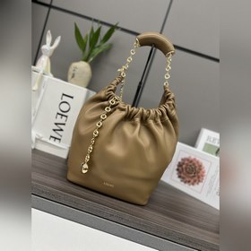 Loewe  小號 納帕羊皮Squeeze手袋 一款精緻而柔美的全新手袋，采用
