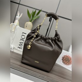 Loewe  小號 納帕羊皮Squeeze手袋 一款精緻而柔美的全新手袋，采用