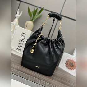 Loewe  小號 納帕羊皮Squeeze手袋 一款精緻而柔美的全新手袋，采用