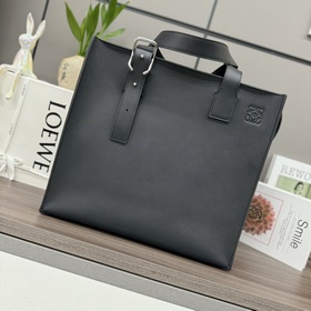 Loewe  新版本帶拉鍊 男士托特包 Buckle Tote手袋 寬大的容