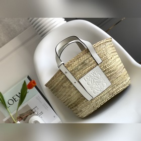 Loewe 草編菜籃子中號 正宗馬來西亞MY棕榈葉火爆到瘋狂的草編包，具有經典