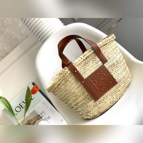Loewe 草編菜籃子中號 正宗馬來西亞MY棕榈葉火爆到瘋狂的草編包，具有經典