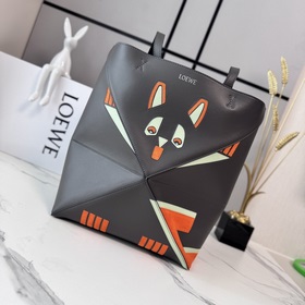 Loewe  新款 小號 亮面牛皮革Fringe Cat Puzzle Fol