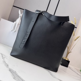 Loewe  粒面牛皮革Loop 拉鍊托特手袋柔軟而具有結構感*融合流線型廓形