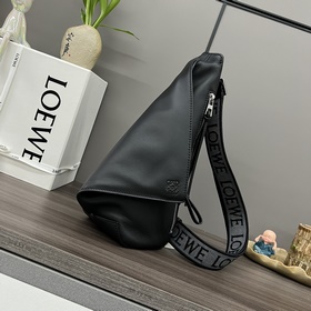 Loewe  新款 柔軟光滑牛皮革和提花布Anton Sling背包 功能性