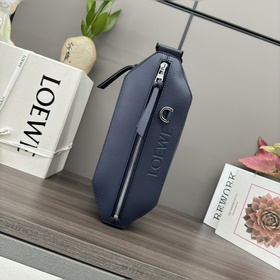 Loewe  經典牛皮革變形 Sling 手袋 緊湊型Sling 手袋 配有可