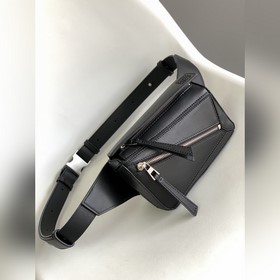 Loewe  新款經典Puzzle 腰包 牛皮革Puzzle 手袋是創意總監