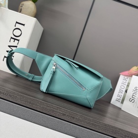 Loewe  新版本 新款 mini經典牛皮革 Puzzle 腰包 *長方體