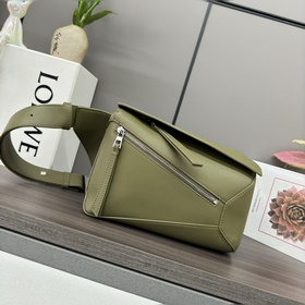 Loewe  新版本 新款 小號經典牛皮革 Puzzle 腰包 *長方體形狀