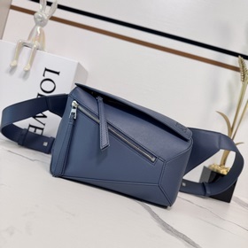 Loewe 新版本 新款 小號經典牛皮革 Puzzle 腰包 *長方體形狀和精