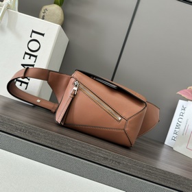 Loewe 新版本 新款 mini經典牛皮革 Puzzle 腰包 *長方體形狀