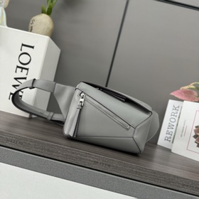 Loewe 新版本 新款 mini經典牛皮革 Puzzle 腰包*長方體形狀和