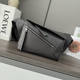 Loewe 新版本 新款 小號經典牛皮革 Puzzle 腰包 *長方體形狀和精