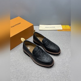 新款2026春款上新，LV Monogram樂福鞋，經典牛皮+壓花圖案，品牌辨識