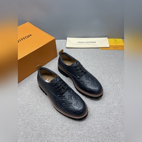 新款2026春款上新，LV Monogram樂福鞋，經典牛皮+壓花圖案，品牌辨識