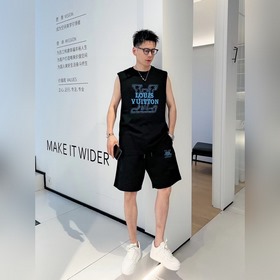品牌： LV  2026 夏季新品背心套裝，經典簡約款式 任何人都可以輕松駕駛