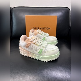 Lv 高品質 頂級工藝品 路易威登，運動闆鞋專櫃同步原廠配置，鞋面意大利進口牛皮