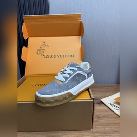 Lv.頂級代購IT 路易威登，運動闆鞋專櫃同步，鞋面意大利進口，高品質拼接複雜工