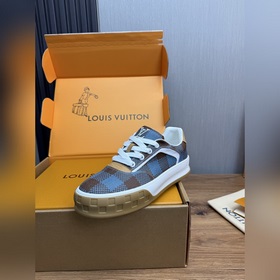 Lv.頂級代購IT 路易威登，運動闆鞋專櫃同步，鞋面意大利進口，高品質拼接複雜工