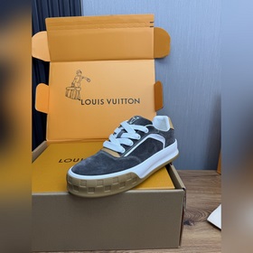 Lv.頂級代購IT 路易威登，運動闆鞋專櫃同步，鞋面意大利進口，高品質拼接複雜工