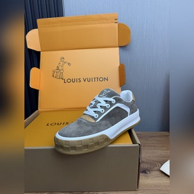 Lv.頂級代購IT 路易威登，運動闆鞋專櫃同步，鞋面意大利進口，高品質拼接複雜工