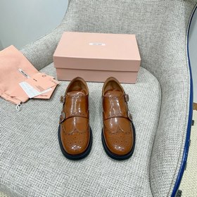 Miu Miu 缪缪 宣布攜手鞋履品牌 Church s 呈現 2026春夏合作