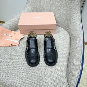 Miu Miu 缪缪 宣布攜手鞋履品牌 Church s 呈現 2026春夏合作