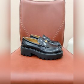 Miu Miu 缪缪新款輕便錢币厚底樂福鞋 缪缪這一款也太美了吧，無敵搭配怎麼