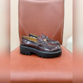 Miu Miu 缪缪新款輕便錢币厚底樂福鞋 缪缪這一款也太美了吧，無敵搭配怎麼