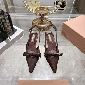Miumiu 缪缪 26春夏新款 時尚蝴蝶結 尖頭高跟 涼鞋 春夏清新配色，曲線