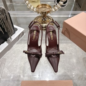 Miumiu 缪缪 26春夏新款 時尚蝴蝶結 尖頭高跟 涼鞋 春夏清新配色，曲線