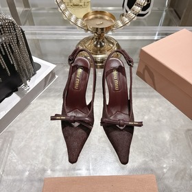 Miumiu 缪缪 26春夏新款 時尚蝴蝶結 尖頭高跟 涼鞋 春夏清新配色，曲線