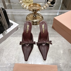 Miumiu 缪缪 26春夏新款 時尚蝴蝶結 尖頭高跟 涼鞋 春夏清新配色，曲線