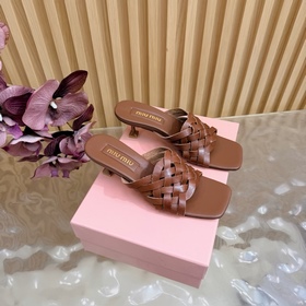 Miu Miu 缪缪 新款蝴蝶結 少女拖鞋 系列上新 miumiu  巴黎時裝