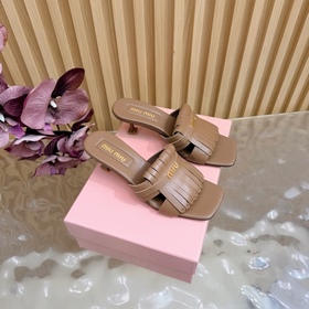 Miu Miu 缪缪 新款蝴蝶結 少女拖鞋 系列上新 miumiu  巴黎時裝