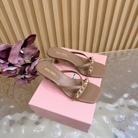 Miu Miu 缪缪 新款蝴蝶結 少女拖鞋 系列上新 miumiu  巴黎時裝
