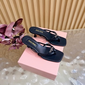 Miu Miu 缪缪 新款蝴蝶結 少女拖鞋 系列上新 miumiu  巴黎時裝