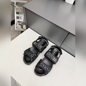 miu miu2026 最新爆款小香風格平底拖鞋 歐美名媛 明星 網紅girl
