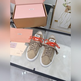 缪缪miumiu 新款上市 毛裡 ...... 2026年最新走秀款，經典升級