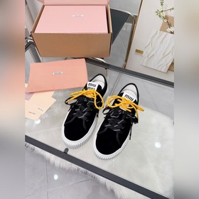 缪缪miumiu 新款上市 毛裡 ...... 2026年最新走秀款，經典升級