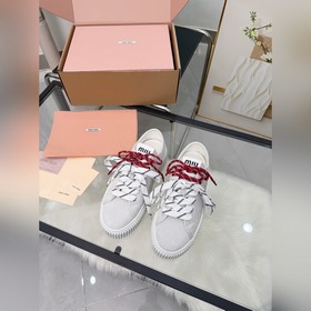 缪缪miumiu 新款上市 毛裡 ...... 2026年最新走秀款，經典升級