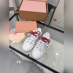 缪缪miumiu 新款上市 毛裡 ...... 2026年最新走秀款，經典升級