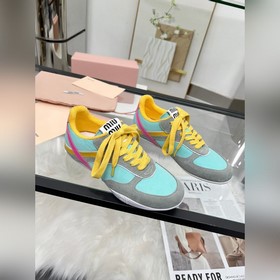 MiuMiu 缪缪 休閑小白鞋，美到心坎上啦！柔軟的真皮材質，觸感細膩，親膚舒适