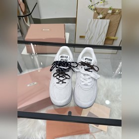 miumiu 又有了新的聯名球鞋！！ 之前的miu miu X New Bala